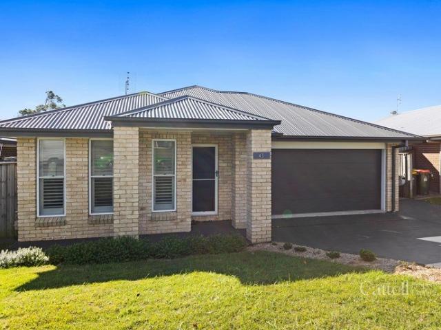 Modern Family Living in Gillieston Heights