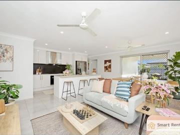 Modern Family Living in Golf Course Community