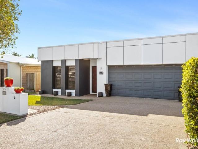 Modern Family Living in Hidden Valley