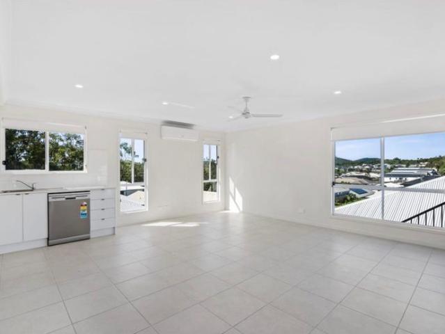 MODERN FAMILY LIVING IN HOLMVIEW