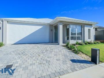 Modern Family Living in Kingsford Estate Near New 4x2 Home