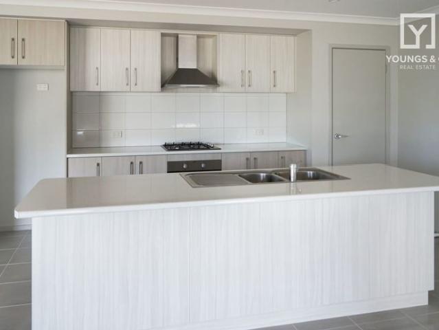 Modern Family Living in Kialla