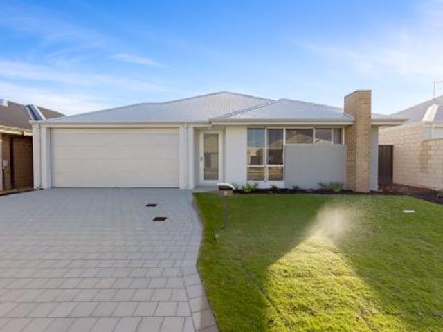 Modern Family Living in Lakelands