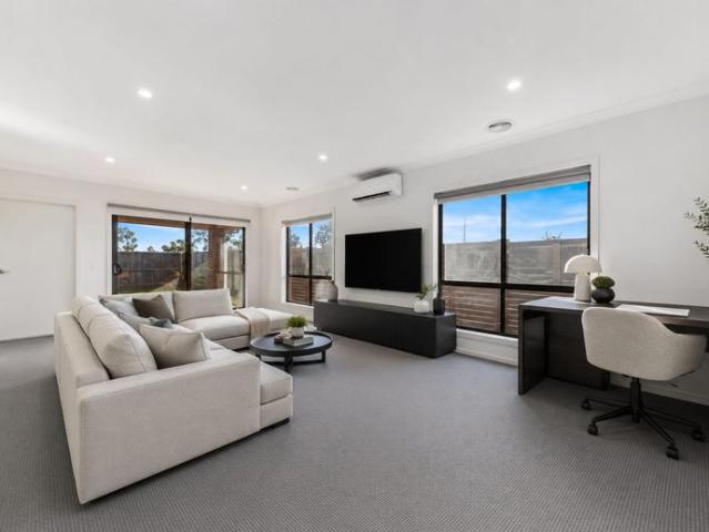 Modern Family Living in Lilium Estate