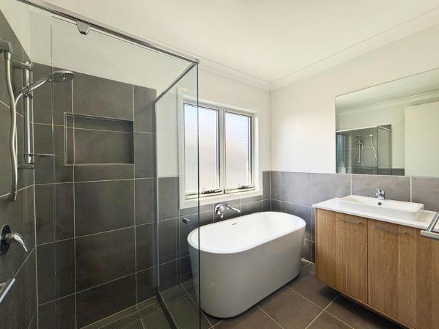 Modern Family Living in Lochinvar