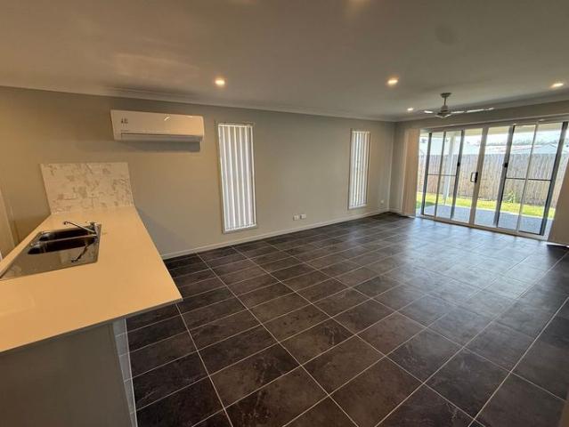 Modern Family Living in Logan Reserve