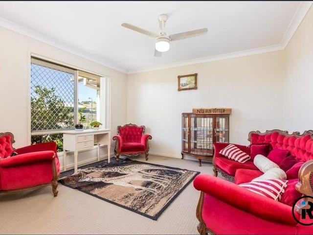Modern Family Living in Lowood