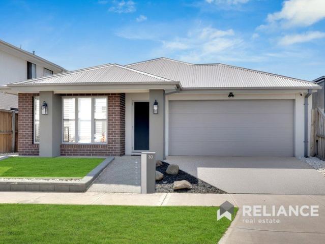 Modern Family Living in Marigold Estate /2 MIN DRIVE TO TRAIN STATION & SHOPPING CENTRE