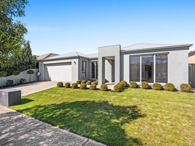 Modern Family Living In Miners Rest