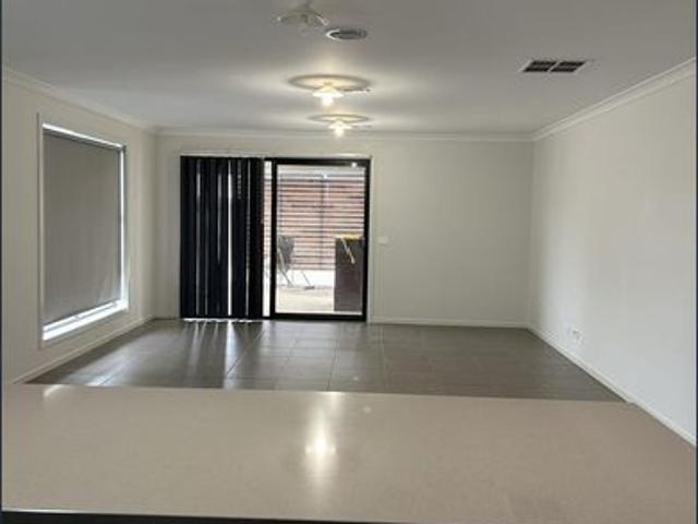 Modern Family Living in Mooroopna