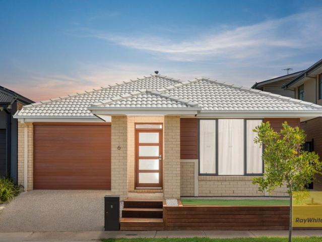 Modern Family Living in Mount Atkinson Estate