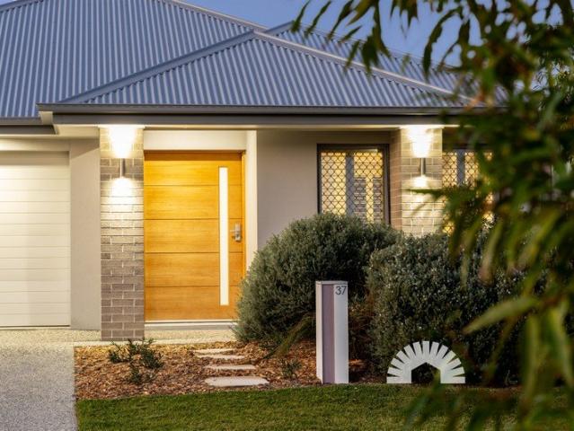 Modern Family Living in Narangba