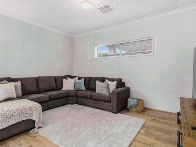 Modern Family Living in Oaklands Park