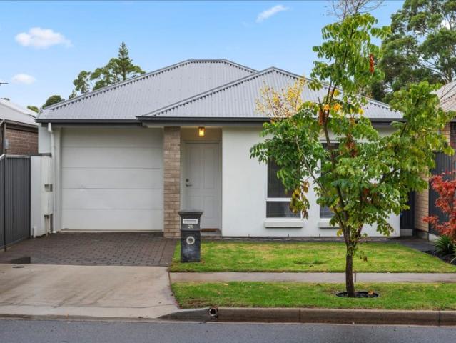 Modern Family Living in Oaklands Park