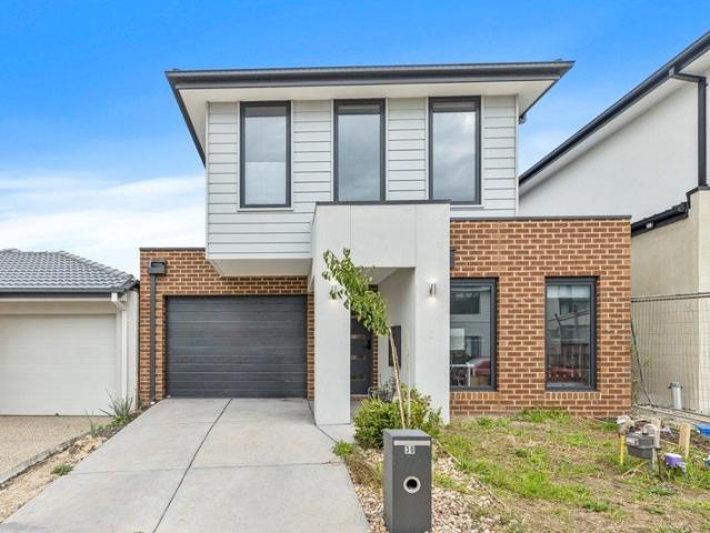 Modern Family Living in One of Berwick's Most Sought After Communities