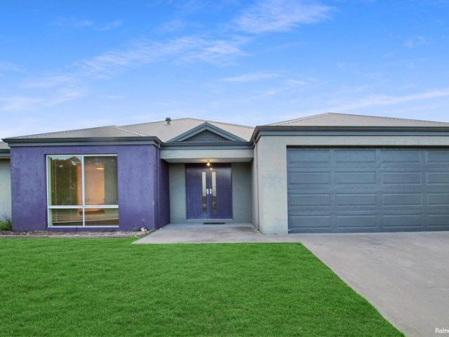 Modern Family Living in Popular McKail