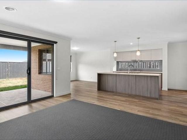Modern Family Living in Popular Bonshaw