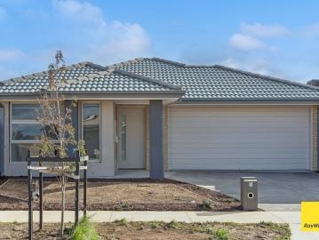 AVAILABLE NOW! Modern Family Living in Popular Huntly