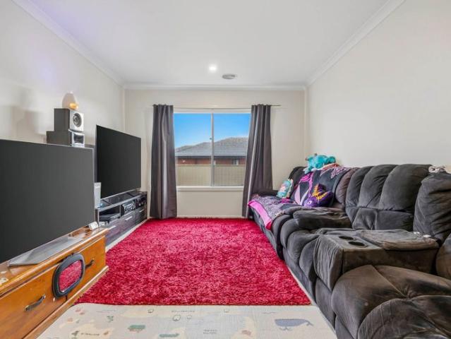 Modern Family Living in Popular Winter Valley