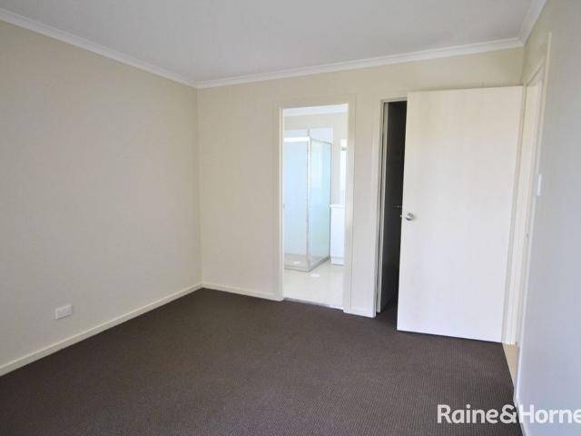 Modern Family Living in Popular Worrigee Location
