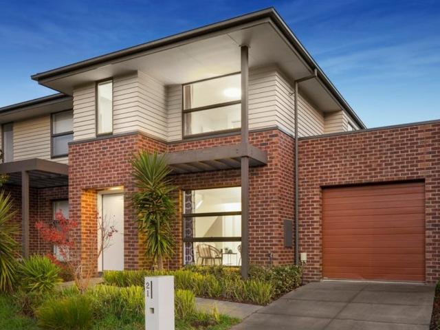 Modern Family Living in Prestigious Waverley Park Estate