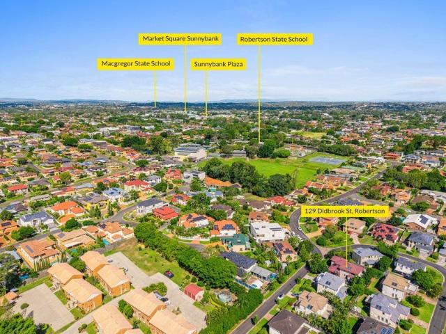 Modern Family Living in Prestigious Robertson School Catchment