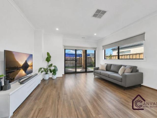 Modern Family Living in Prime Armstrong Creek Location