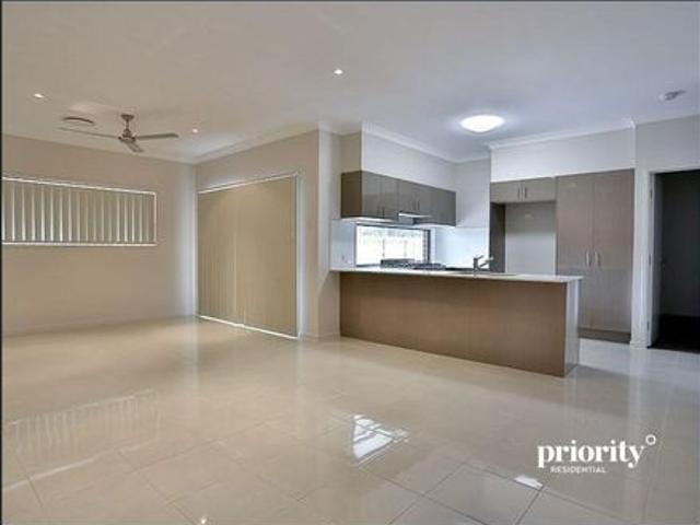 Modern Family Living in Prime Fitzgibbon!