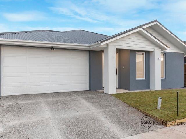 Modern Family Living In Prime Lara Location