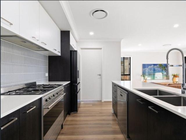 Modern Family Living in Prime Location