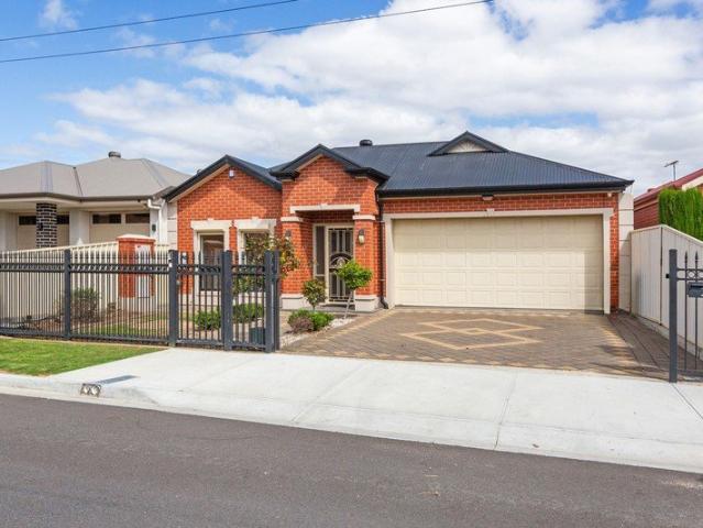 Modern Family Living in Prime Location
