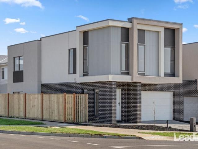 Modern Family Living in Prime Redstone Estate Location!