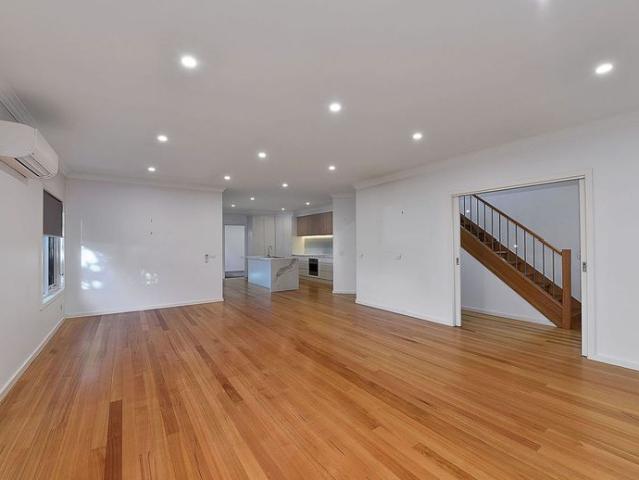 Modern Family Living in Prime Strathmore Location