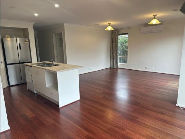 Modern Family Living in Selandra Rise!