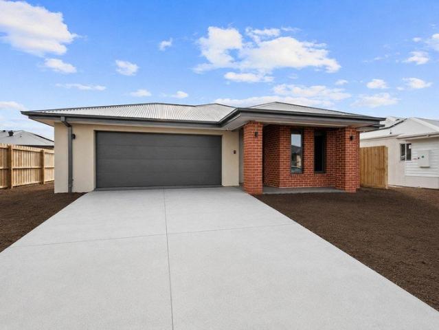 Modern Family Living in Silverwood Estate