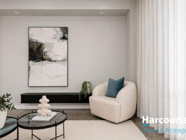 Modern Family Living in Somerford Estate!