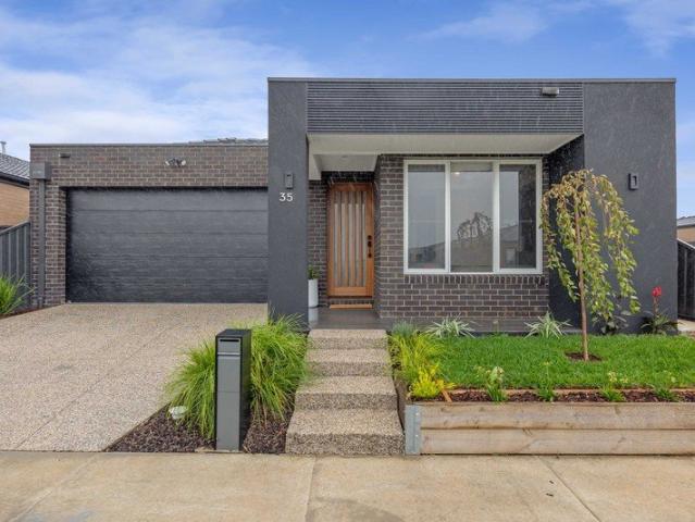 Modern Family Living in Sought After Alfredton