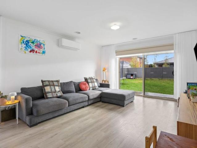 Modern Family Living in Sought After Alfredton
