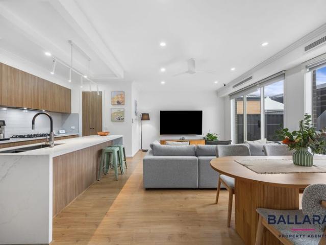 Modern Family Living in Sought After Alfredton
