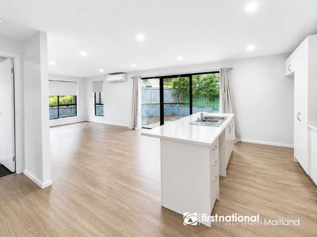 Modern Family Living in Sought After Ashtonfield