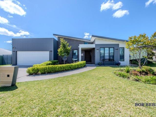 Modern Family Living in Sought after Augusta Avenue