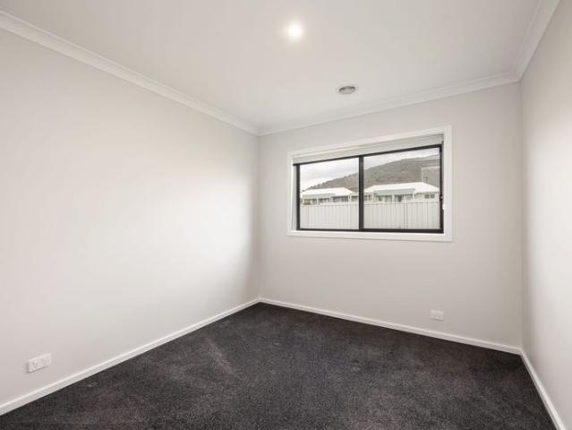 Modern Family Living in Sought After Baranduda