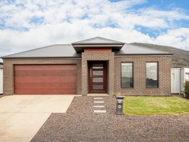Modern Family Living in Sought After Baranduda