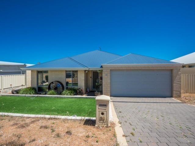 Modern Family Living in Sought After Drummond Cove