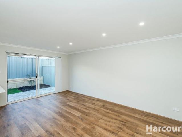 Modern Family Living in Sought After Eglinton