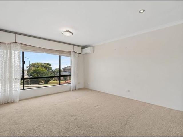 Modern Family Living in Sought After Mindarie