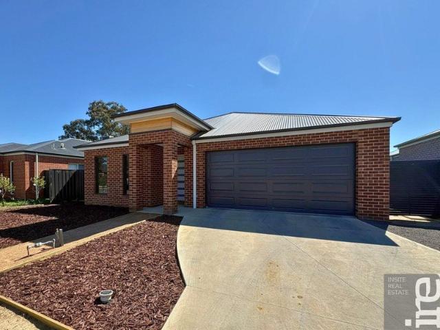 Modern Family Living in Sought After Warby Views Estate!