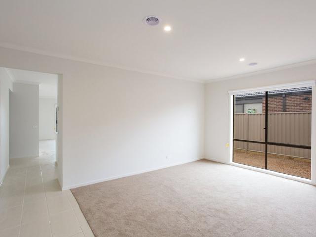 Modern Family Living in Sought After Yorkdale Estate
