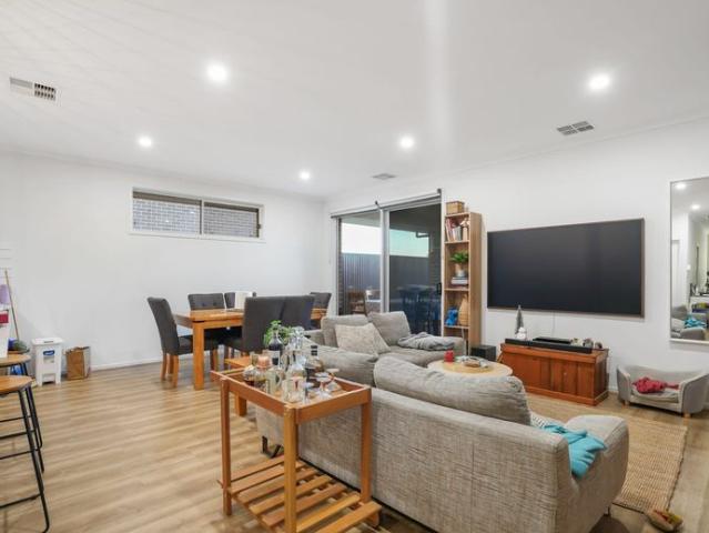 Modern Family Living in Springwood Estate