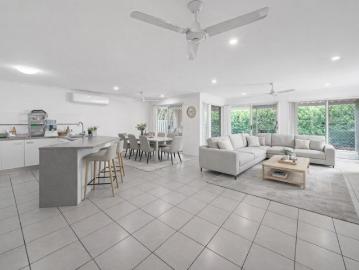 Modern Family Living in Stretton School Catchment